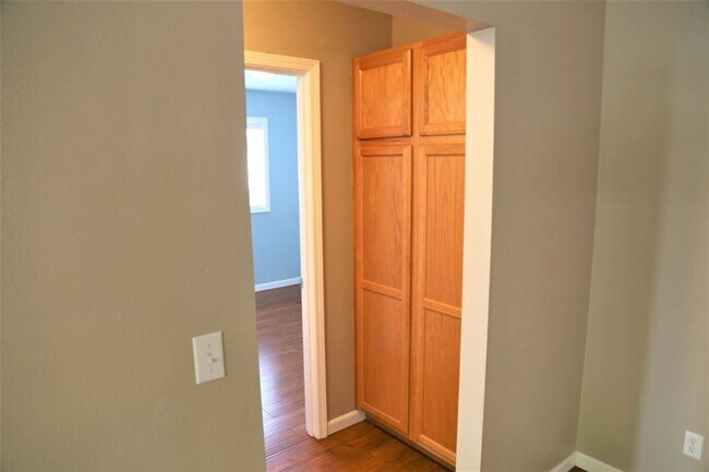 Foto del edificio - 3 bed 2 bath Big Garden, Close to park and...
