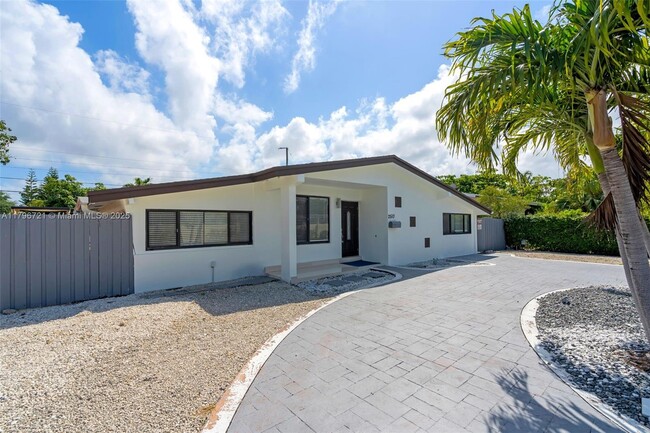 Foto del edificio - 2510 NE 215th St