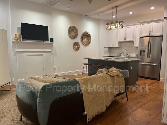 Foto del edificio - 2101 E Franklin St