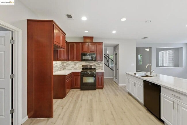 Building Photo - 145 Warhol Way