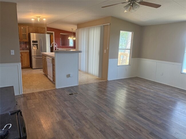 Building Photo - 14 Walnut Bend