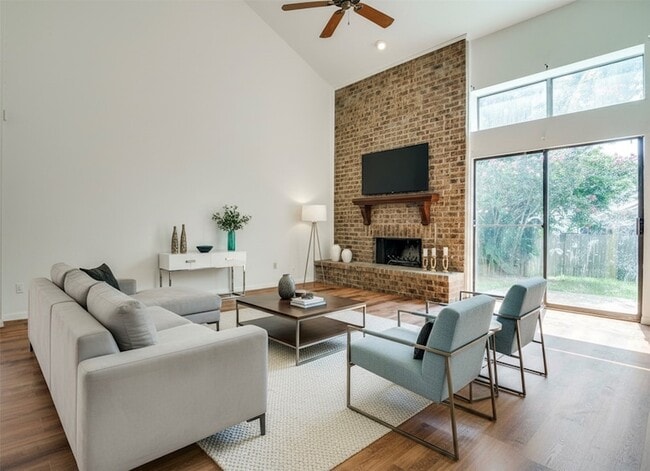 Building Photo - 621 Via La Paloma