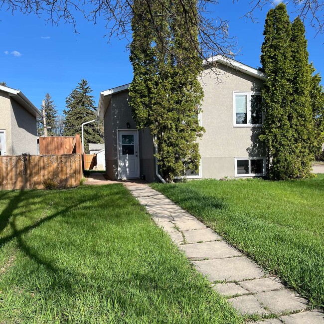 Photo du bâtiment - 1702 1st Ave N