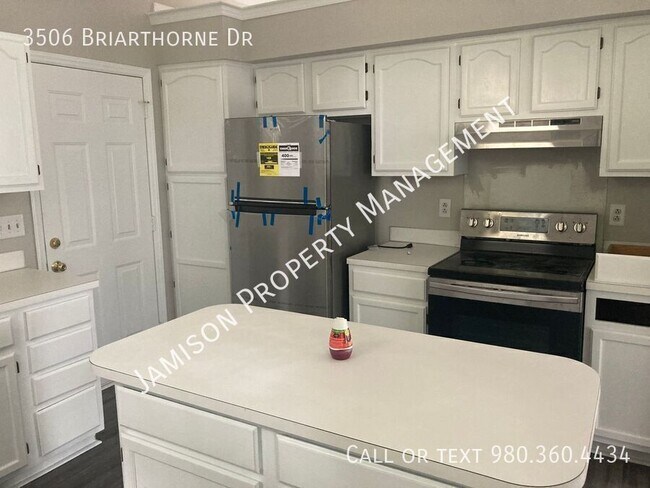 Foto del edificio - 3506 Briarthorne Dr