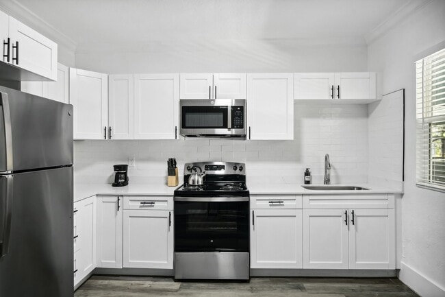 Photo - 806 E Chelsea St Apartment