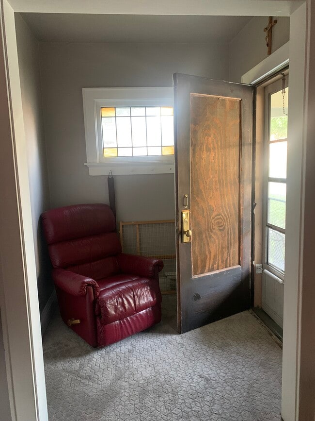Entryway - 1975 S 76th St