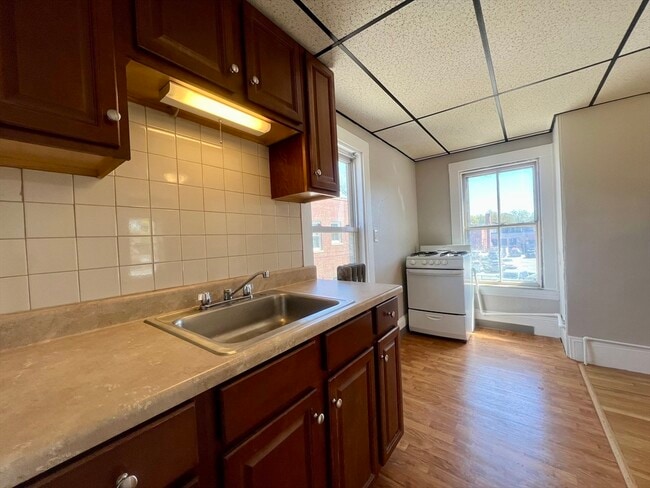 Building Photo - 17 Sanborn St