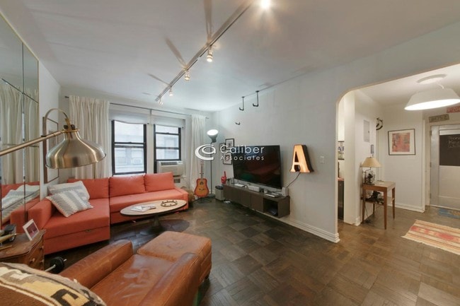 Building Photo - 1 W 126th St