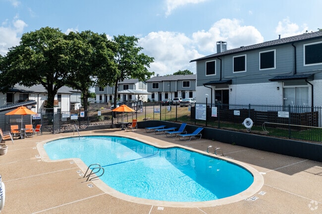 Building Photo - Bedford Hills