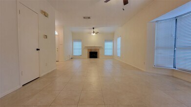 Building Photo - 800 Country Pl Dr