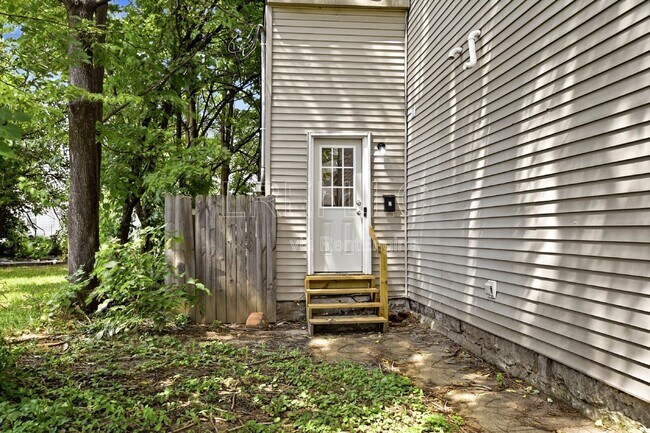 Building Photo - 1743 W Hill St
