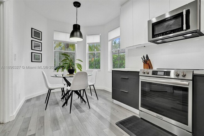 Foto del edificio - 1725 Winterberry Ln