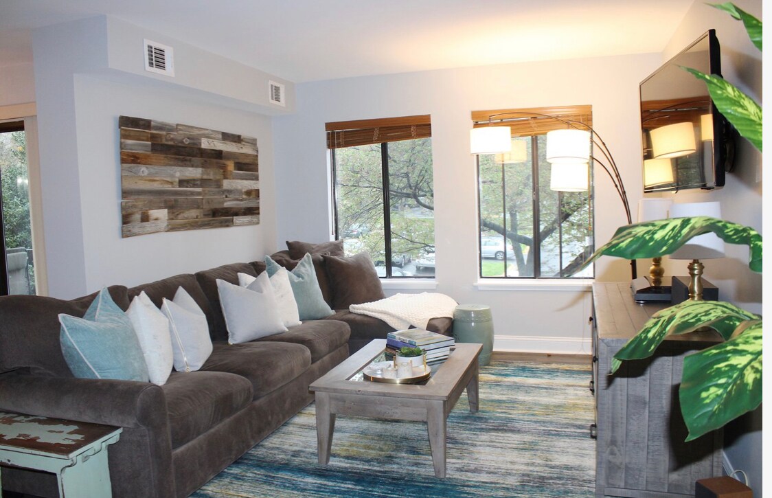 Foto principal - 11305 Commonwealth Dr