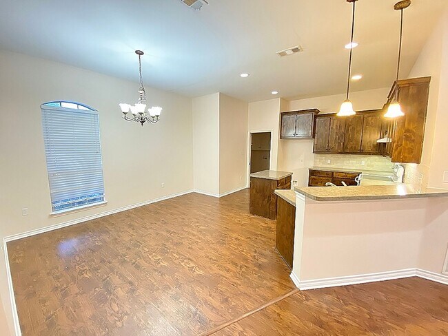 Foto del edificio - Beautiful 3/2/2 in Lewisville For Rent!