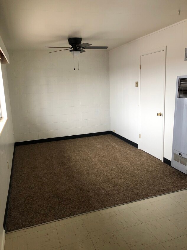 living room - 167 N 400 W