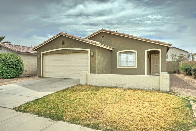 Building Photo - COMING SOON! Spacious 3 Bed 2 Bath home in...