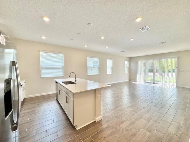 Building Photo - 656 Hennepin Lp
