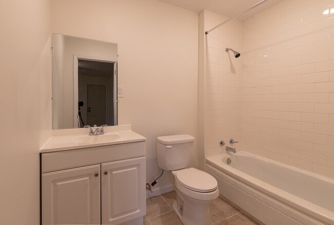 Building Photo - 35 N Bingham St