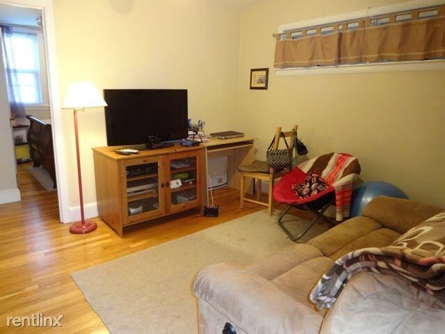 Building Photo - 1 br, 1 bath  - 655 E 7th St # 1