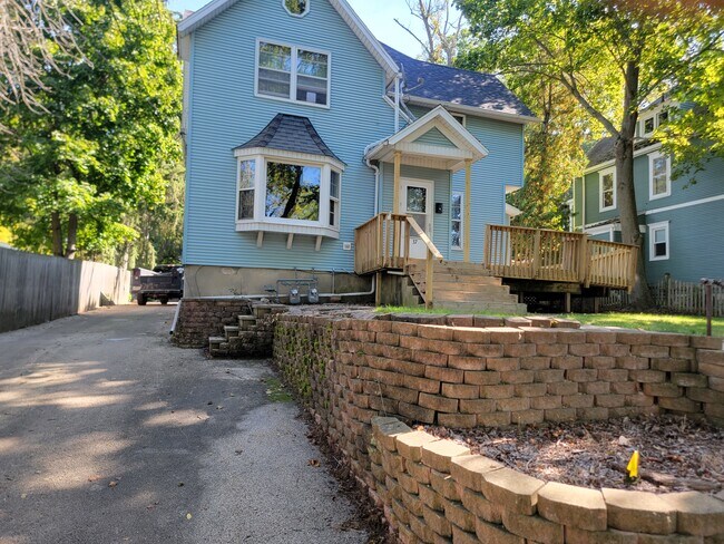 Building Photo - 37 N Bailey Ave
