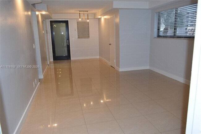 Foto del edificio - 301 Golden Isles Dr