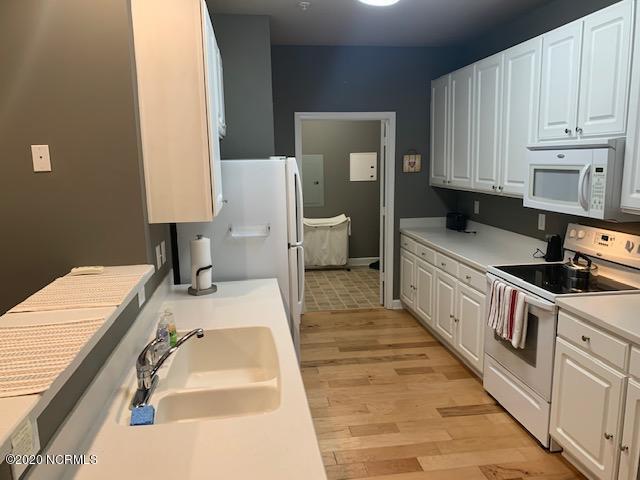 Building Photo - 395 S Crow Creek Dr