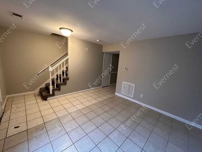 Building Photo - 2463 Hampstead Dr