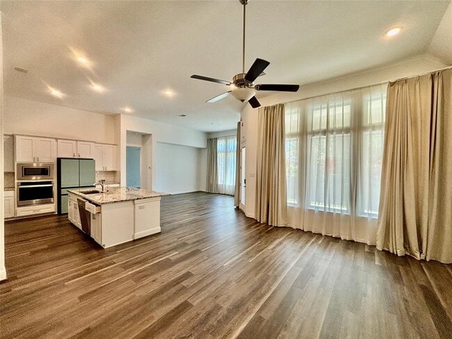 Foto del edificio - 808 Clear Spring Ln
