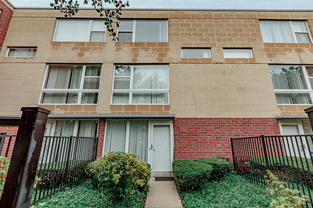 Primary Photo - 118 E 32nd St