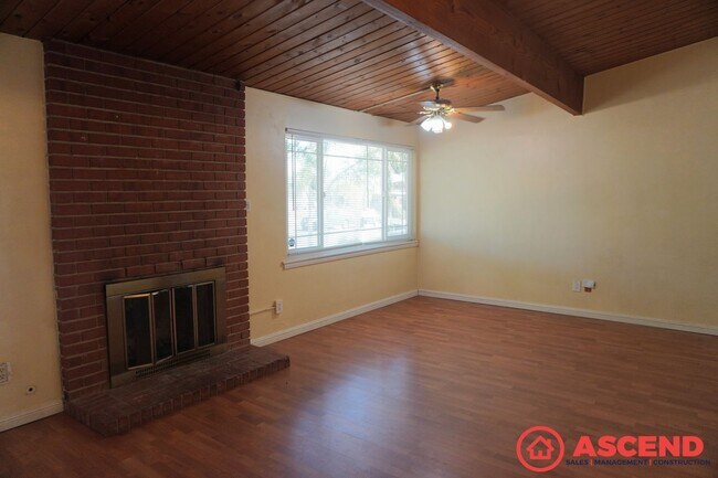 Foto del edificio - Spacious home located In Northeast Bakersf...