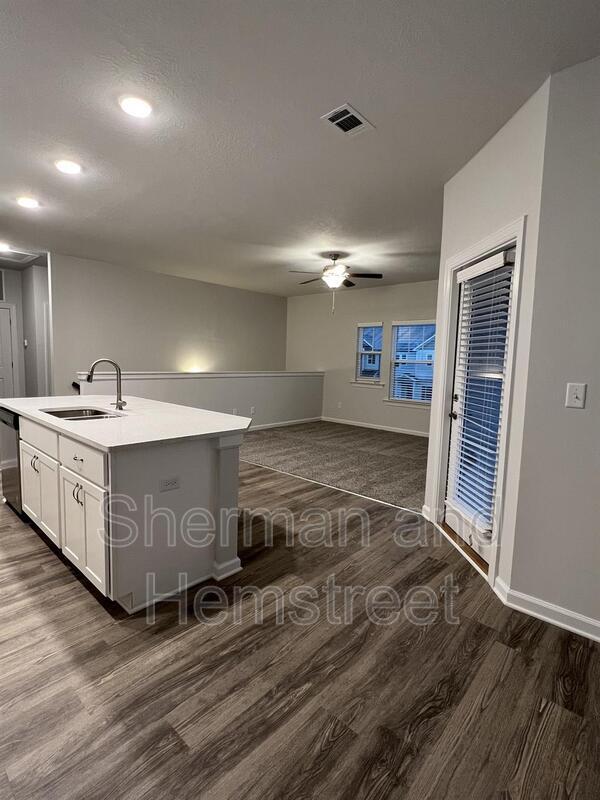 Building Photo - 2050 Lotus Dr