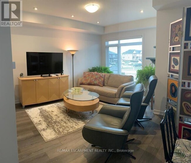 Building Photo - 5000-5000 Connor Dr