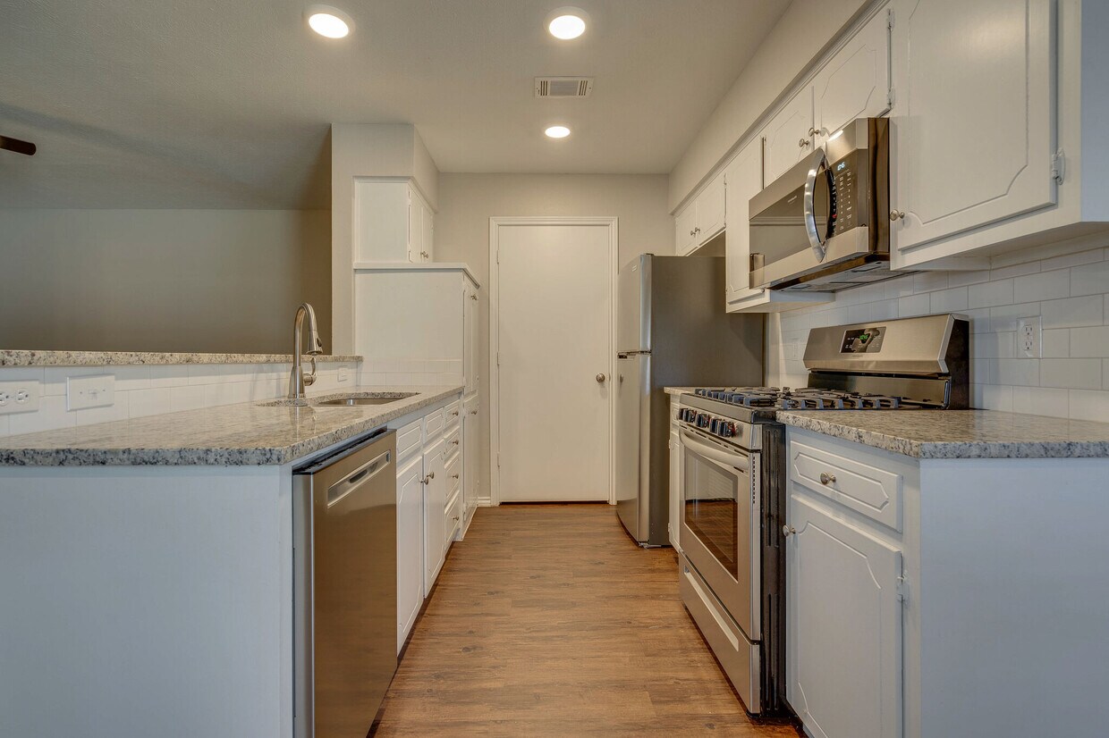 kitchen comes with all appliances - 1231 Cordell St