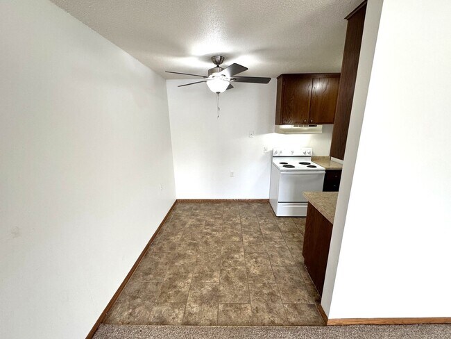 1 dormitorio - Área de comedor - Golfview Crossing Apartments