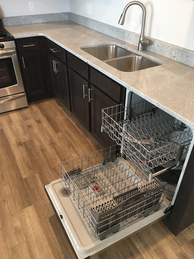 dishwasher - 5305 Westmorland Dr