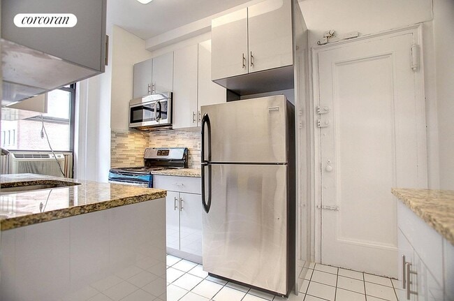 Building Photo - 315 W 102nd St