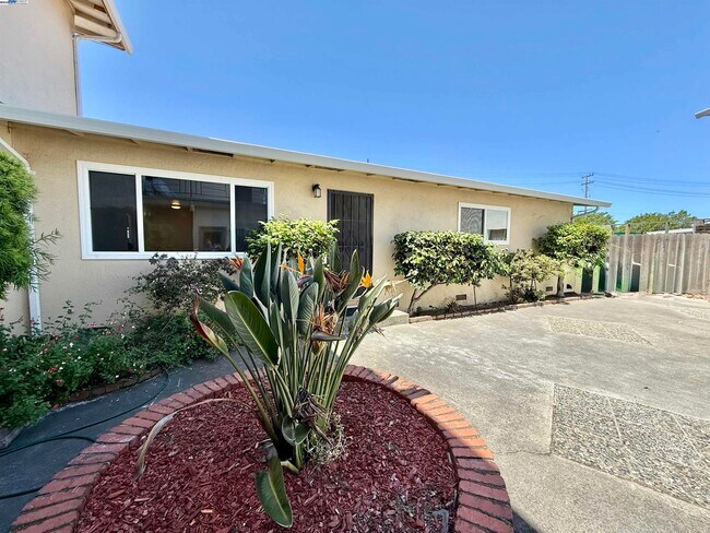 Building Photo - 809 Coburn Ct