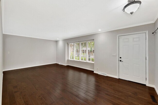 Building Photo - Charming Ranch in Rockwood!