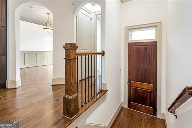 Building Photo - 58 Sheridan Dr NE