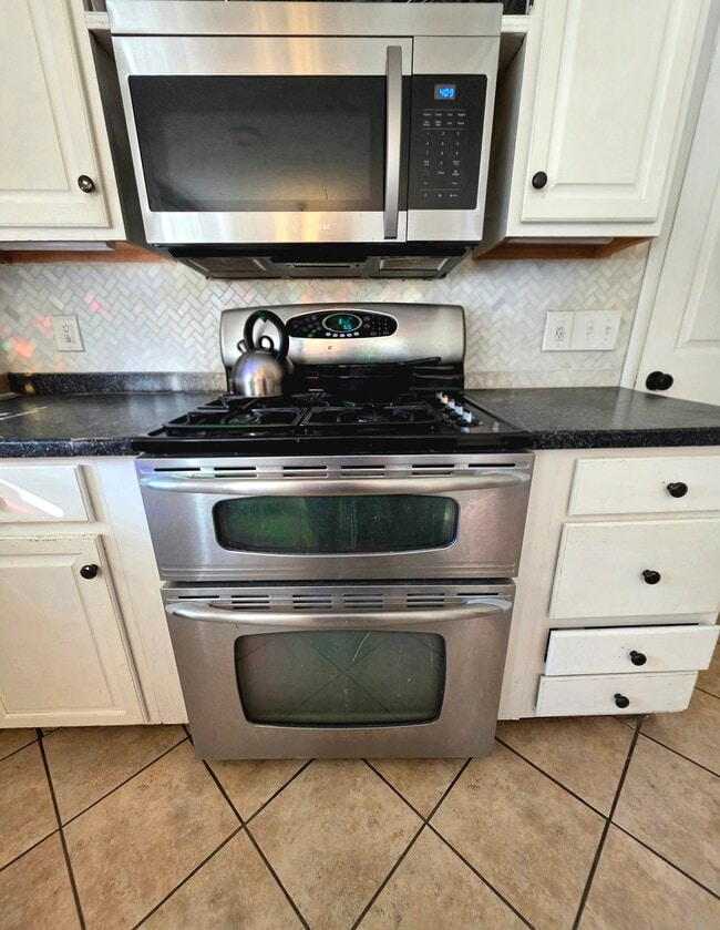 Horno de doble convección con placa de gas - 1409 2nd West Hill Dr