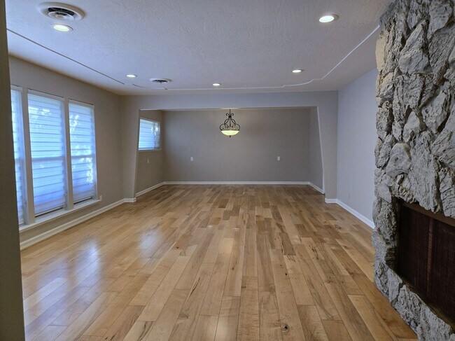 Foto del edificio - 6390 Bose Ln