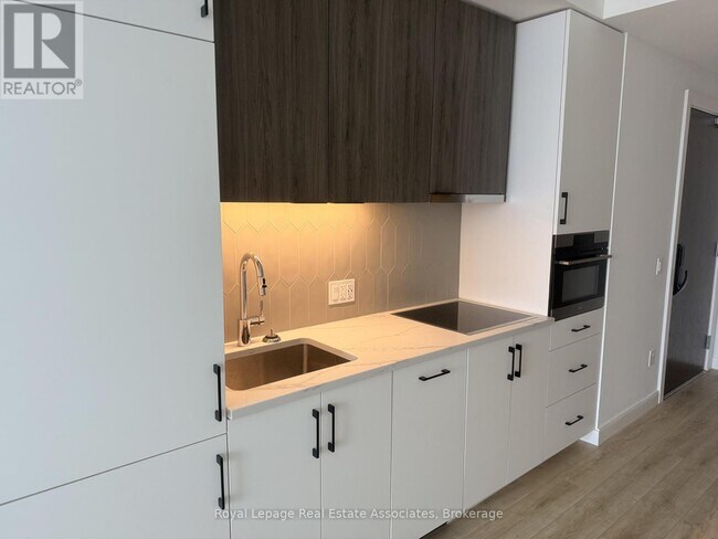 Building Photo - 741 King St W