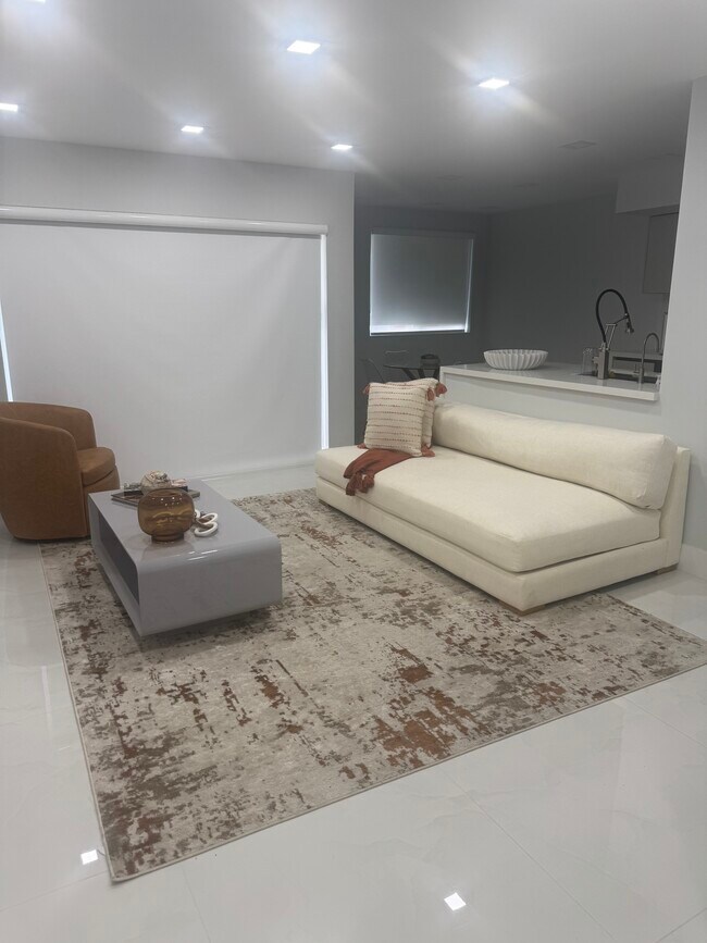 Livingroom - 2600 S University Dr