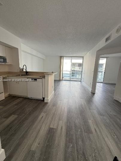 Foto del edificio - 5085 NW 7th St