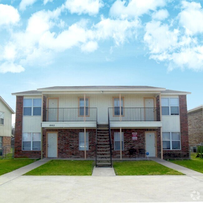 Building Photo - 1002 Circle M Dr