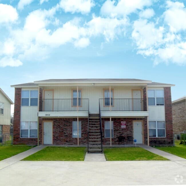 Building Photo - 1002 Circle M Dr