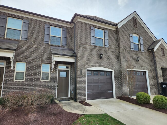 Foto del edificio - Beautiful Murfreesboro Townhome in EXCELLE...