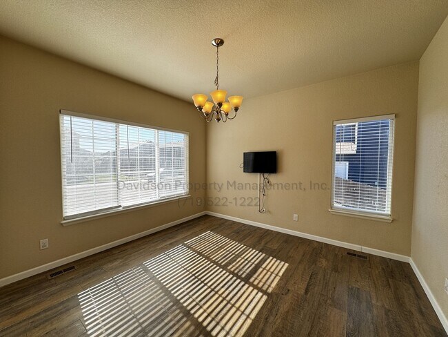 Foto del edificio - Gorgeous 5 Bedroom House in Security-Widefield