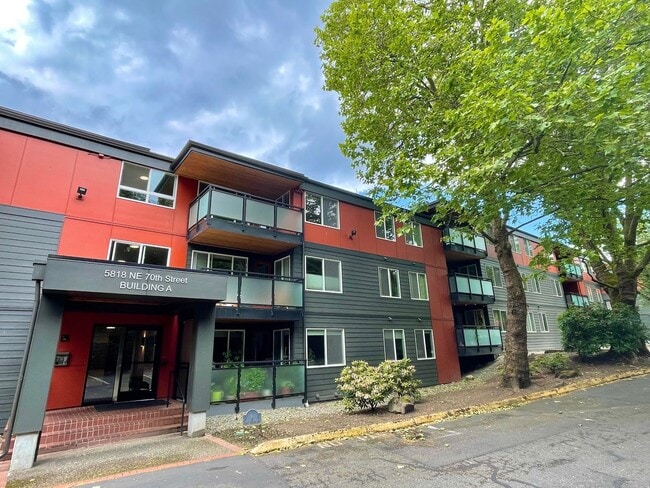 Building Photo - 5818 NE 70th St