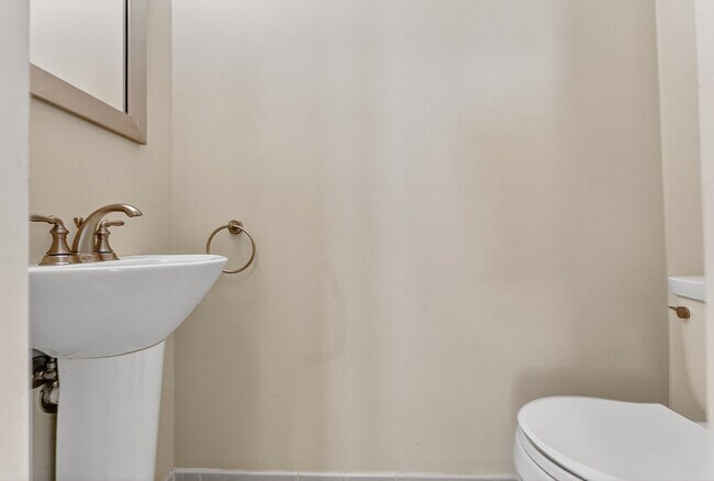 Foto del edificio - 94 Midland Ave